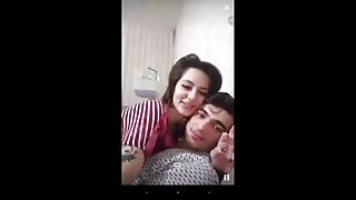 سیکسی ٹانگوں کے ساتھ ...