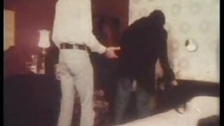 جرابیں میں سنہرے بال ...