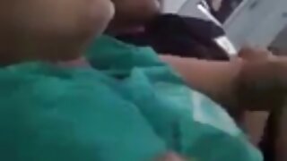 ہلکے بالوں والی بسٹی ...